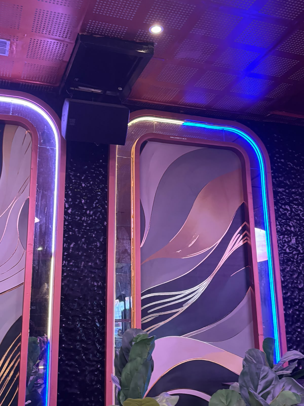 Hammerzz The luxury lounge - Indore chooses Martin audio as their sound partner. Gallery 8