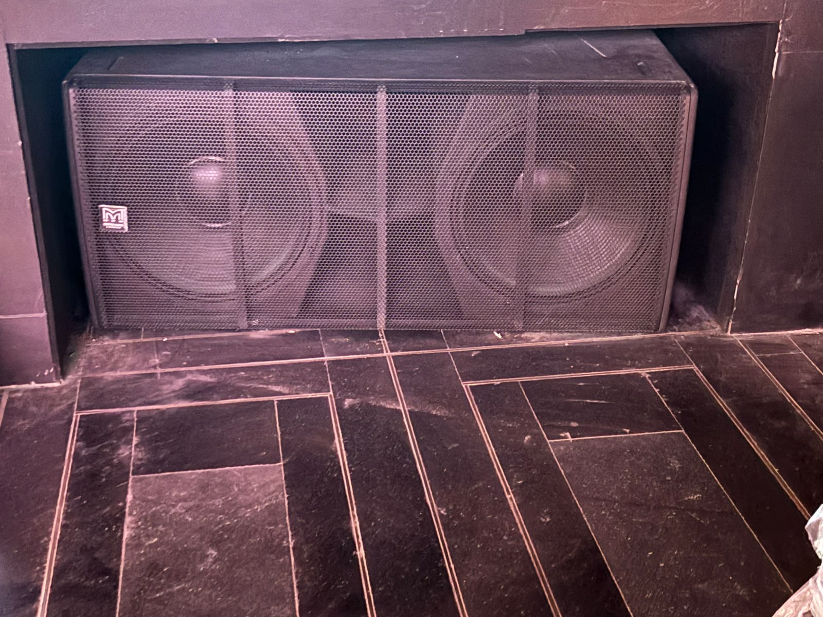 Hammerzz The luxury lounge - Indore chooses Martin audio as their sound partner. Gallery 6