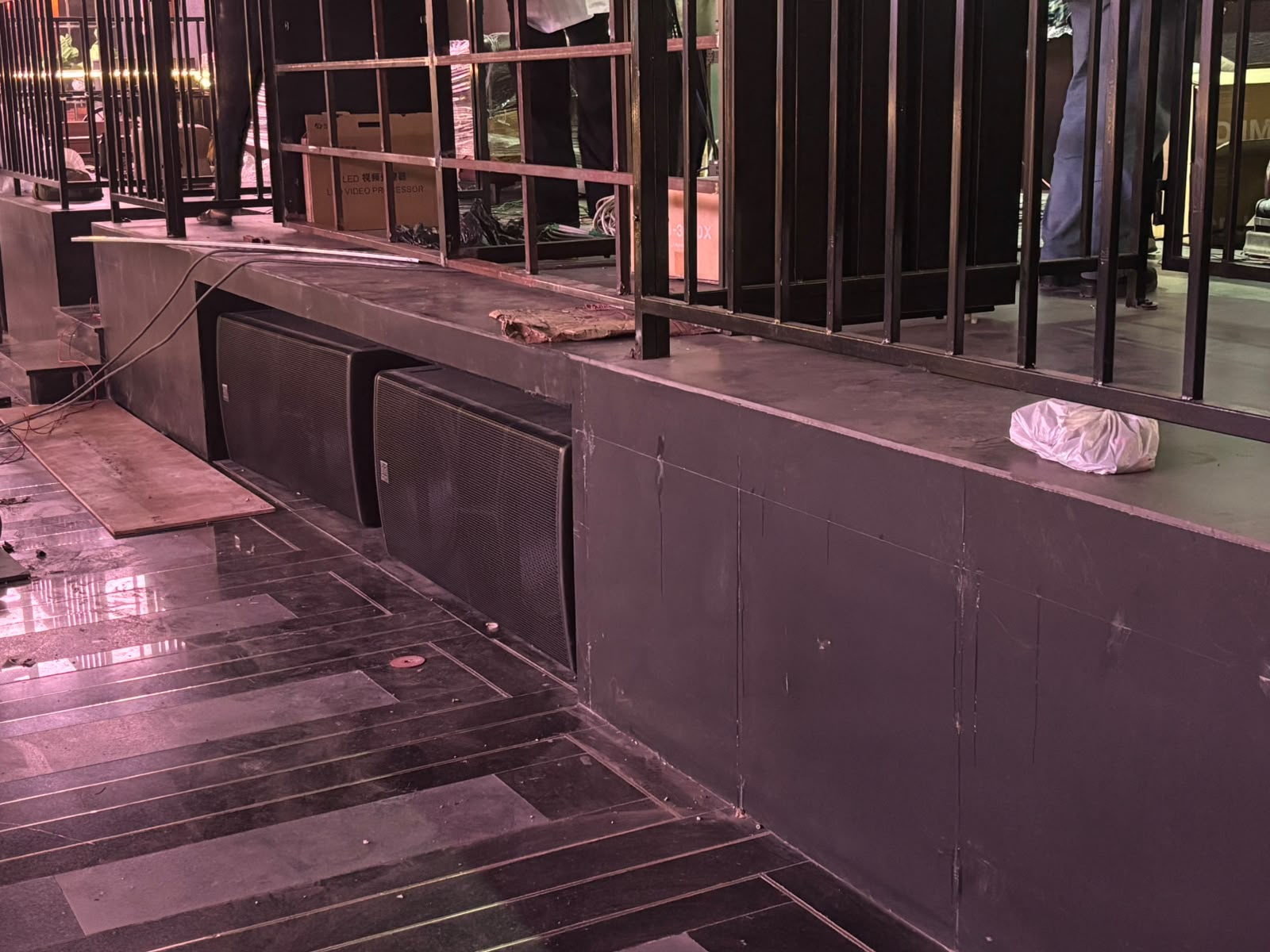 Hammerzz The luxury lounge - Indore chooses Martin audio as their sound partner. Gallery 9